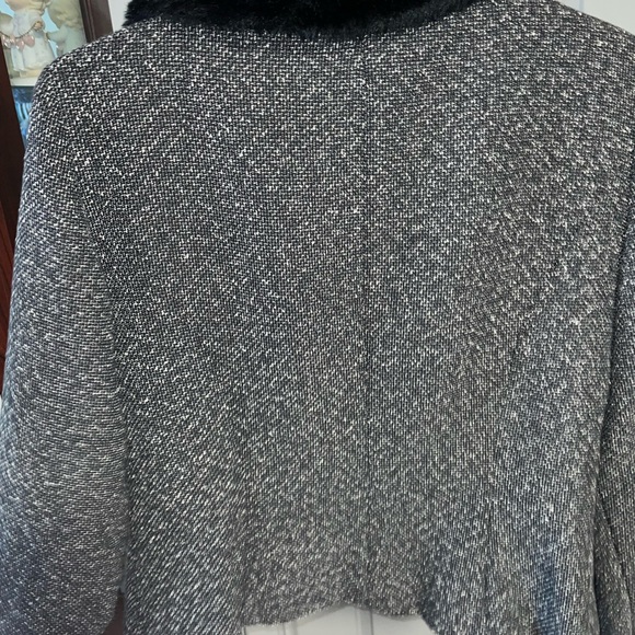 Gorgeous Size 8 Petite Jacket. MUST BE BUNDLED - Picture 5 of 9